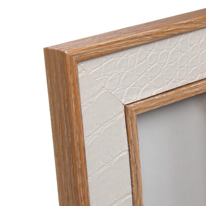 WOODEN PHOTO FRAME 20 X 25 - Image 2