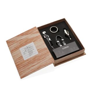 CHESS 4-PIECE WINE ACCESSORY SET